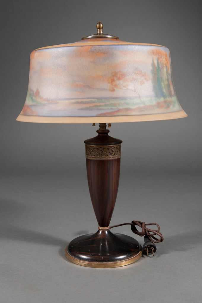A REVERSE PAINTED PAIRPOINT GLASS TABLE LAMP, CIRCA 1910