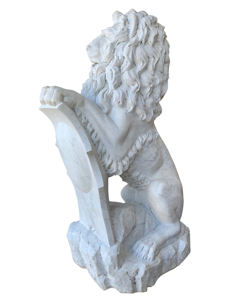AN IMPRESSIVE PAIR OF ENGLISH CARVED MARBLE LIONS AFTER JOSEF GOTT