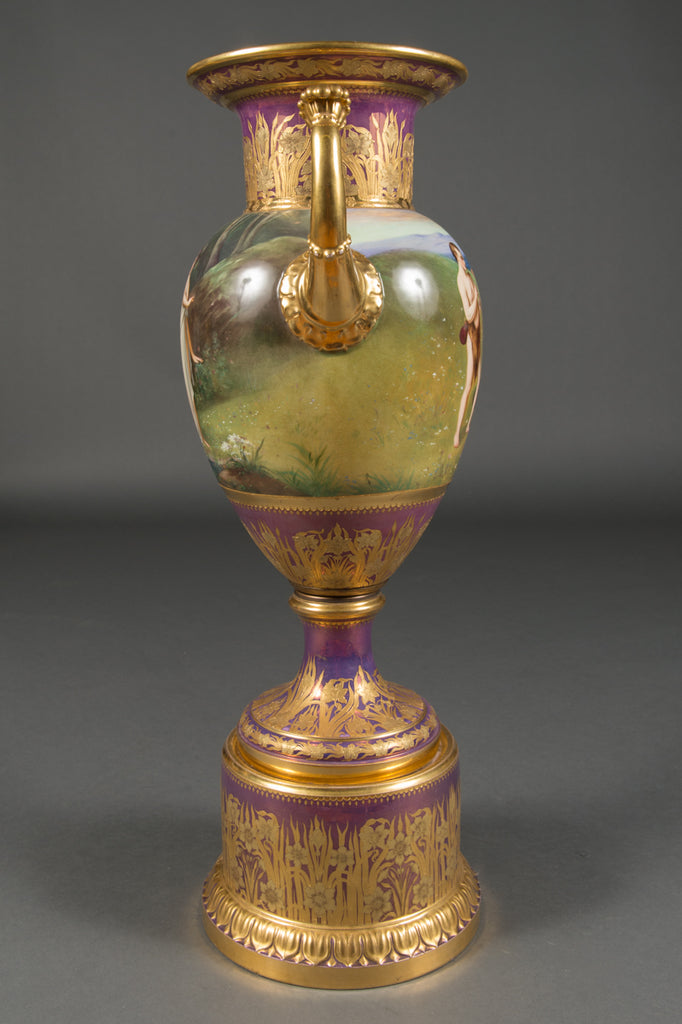 AN EXCEPTIONAL ROYAL VIENNA IRIDESCENT PORCELAIN VASE, 19TH CENTURY